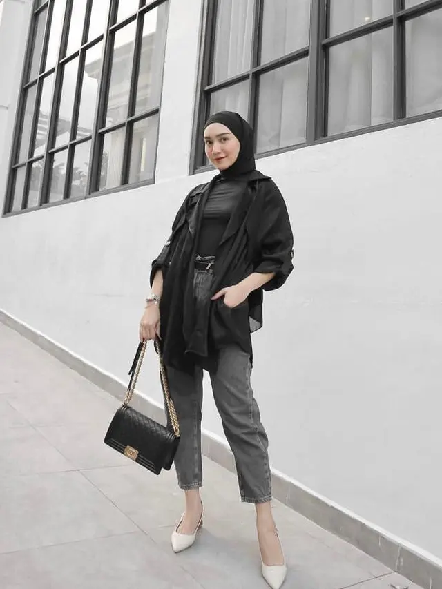 9 Ide Outfit Hijab Casual ala Cewek Kue, Cewek Mamba, dan Cewe Bumi dari Irish Bella hingga Putri Delina