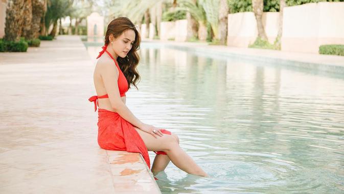 Intip Gemasnya Baju Renang Andalan 6 Selebritas Seksi Ini Fashion Beauty Liputan6 Com