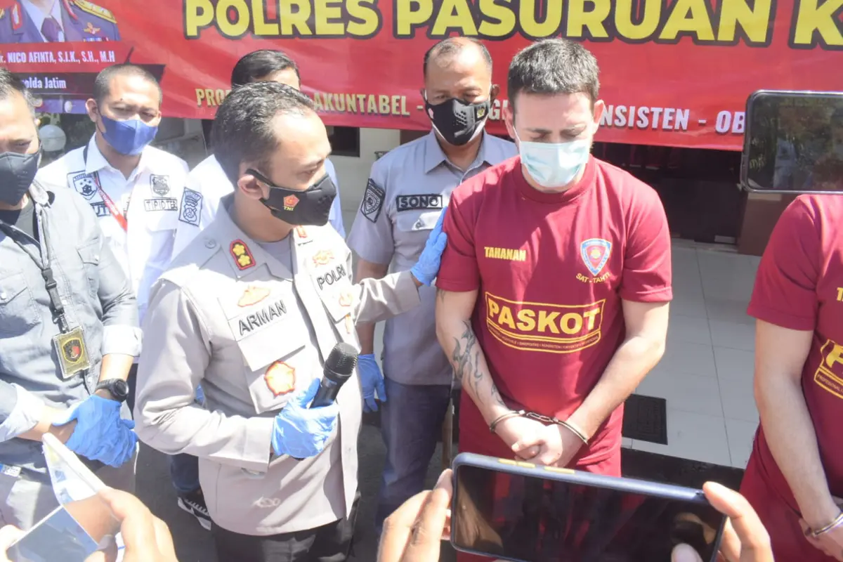 Dua warga Bulgaria pelaku skimming ditangkap polisi. (Dian Kurniawan/Liputan6.com)