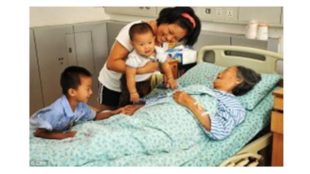 Pemulung Rawat 30 Bayi Terlantar