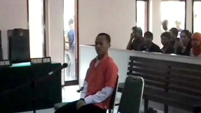 Peretas Situs SBY Hadiri Sidang Perdana Tanpa Pengacara