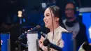 Idola Cilik 2022 menjadi ajang pencarian bakat pertama untuk Lyodra Ginting didapuk sebagai juri. Meski baru pertama kali, penyanyi muda kelahiran Medan, Sumatera Utara ini sudah sangat cocok menjadi juri. Komentar dan masukan yang diberikan Lyodra disebut berbobot dan membangun. (Liputan6.com/IG/@lyodraofficial)