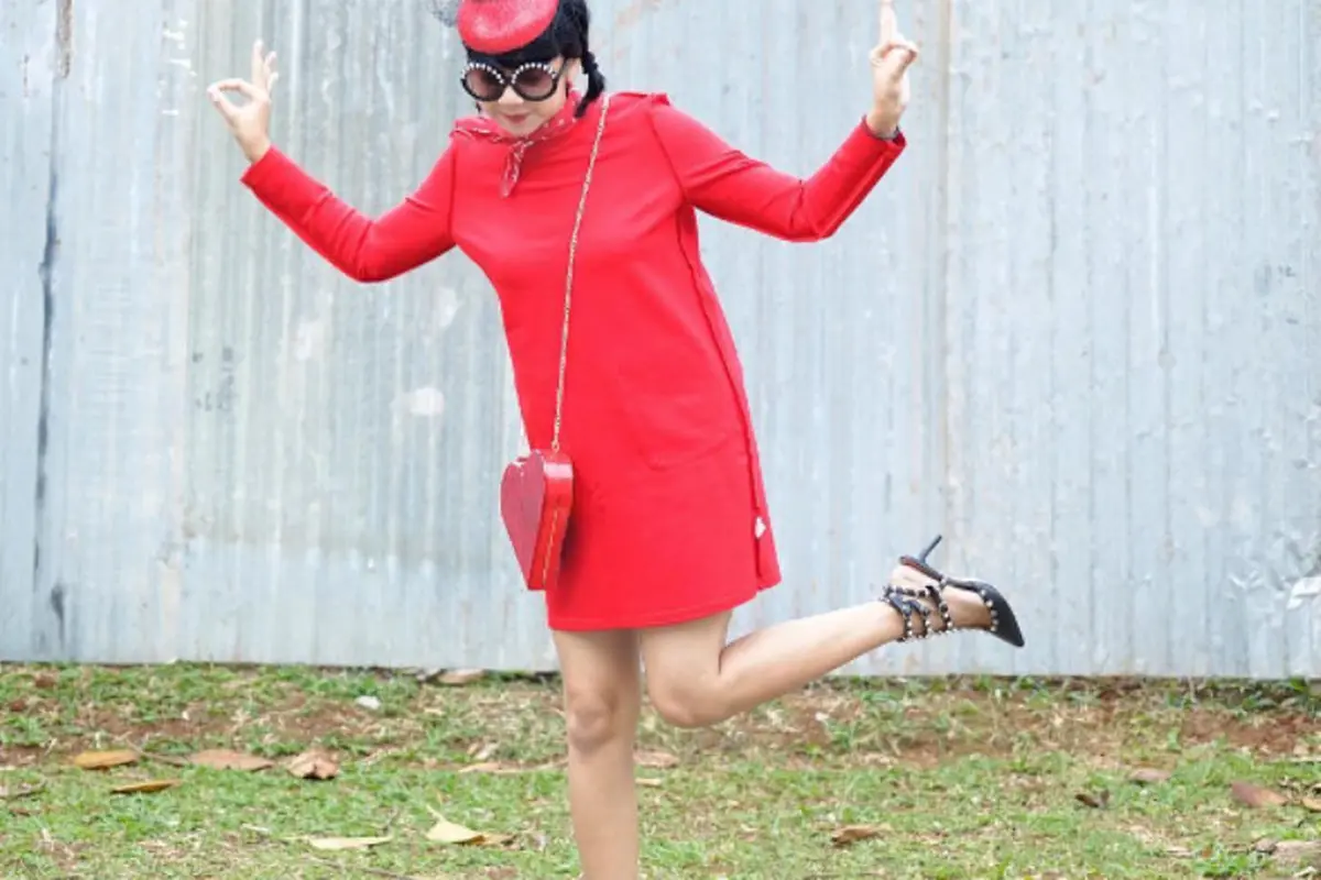 Style Diana Rikasari yang Nyentrik Namun Tetap Asik