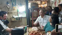 Menteri Perdagangan Zulkifli Hasan menemukan ada kenaikan harga sejumlah komoditas pangan seperti telur saat mengunjungi Pasar Rawamangun, Jakarta Timur. Dia meminta kenaikan harga yang terjadi perlu dijaga dan tidak berlebihan.