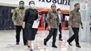 Ketua DPR Puan Maharani bersama Menteri Sekretariat Negara Pratikno, Wakil Ketua DPR Rachmad Gobel (kiri) dan Lodewijk F. Paulus bersiap memberikan keterangan pers tentang Surat Presiden penunjukan Panglima TNI di Media Center DPR,  Senayan, Jakarta, Senin (28/11/2022). Presiden Joko Widodo menunjuk Kepala Staf Angkatan Laut (KSAL) Laksamana TNI Yudo Margono sebagai calon Panglima TNI menggantikan Jenderal Andika Perkasa yang akan memasuki masa pensiun. (Liputan6.com/Angga Yuniar)