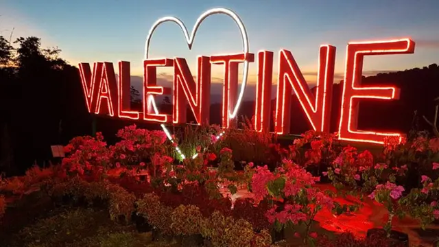 Liburan Romantis Penuh Cinta, Kunjungi 5 Destinasi yang Punya Simbol Love Terbaik Ini!