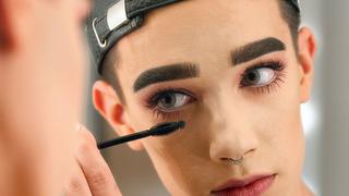 Melihat dandanan ke-5 beauty guru ini dijamin kamu yang cewek pasti langsung pengin ngumpet. (Foto: GQ)