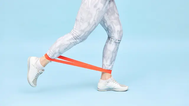 Latihan Resistance Band Cenderung Lebih Aman dari Risiko Cedera