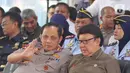 Wakapolri Komjen Pol Gatot Eddy Pramono (kiri) berbincang dengan Menpan RB Tjahjo Kumolo saat menghadiri rilis pemusnahan narkoba di Mapolda Metro Jaya, Rabu (19/2/2020). Total nilai jual dari barang bukti tersebut ditaksir mencapai Rp 1,58 triliun. (Liputan6.com/Herman Zakharia)