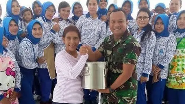Turut Bela Sungkawa, Ini 6 Potret Kenangan Susi Pudjiastuti dengan Kolonel Harry Setyawan