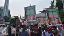 Pengunjuk rasa melakukan aksi jalan kaki dari Masjid Baiturrahman Semarang menuju jalan Pahlawan, Semarang, Jumat (4/11). Mereka mendesak kepolisian untuk segera menangkap Ahok yang diduga telah menistakan agama. (Liputan6.com/Gholib)