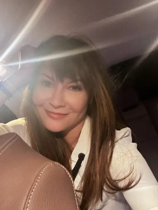 Penampilan baru Tamara menarik perhatian warganet. Aktris kelahiran Bandung 48 tahun itu memotong rambutnya sesuai saran pengacara Hotman Paris Hutapea. [Instagram/hotmanparisofficial ]