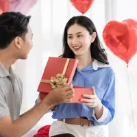 Ilustrasi kado valentine. (c) SarawutTH/Depositphotos