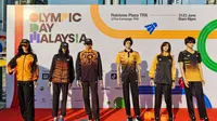Seragam atlet Malaysia di Olimpiade Paris dipamerkan dalam sebuah acara di Kuala Lumpur, 23 Juni 2024. Baju kontingen Malaysia itu mendapat kecaman para fans. (AFP)