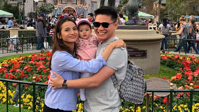 [Bintang] Menyenangkan, Ini 8 Foto Liburan Acha Septriasa dan Keluarga Kecilnya