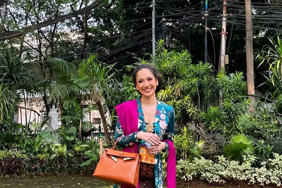 8 Inspirasi Kebaya Bridesmaid Elegan dari Para Artis, Raline Shah, Bunga Citra Lestari, hingga Maudy Ayunda