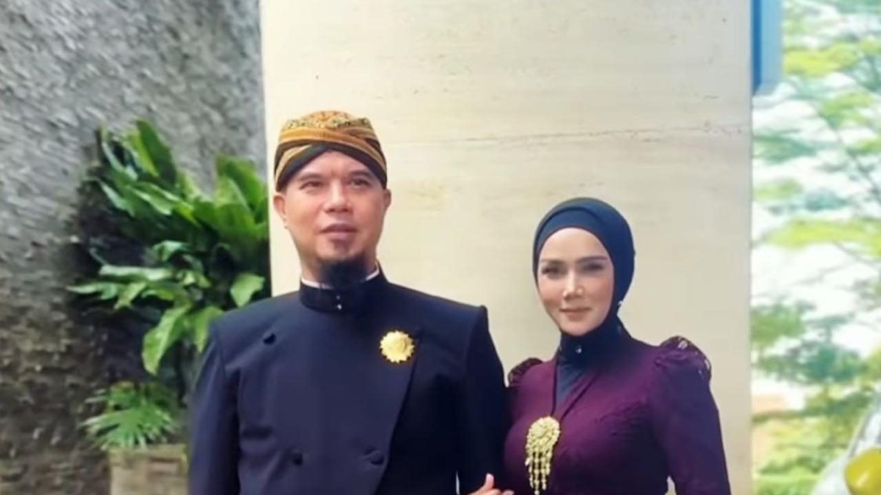 Momen khidmat Ahmad Dhani dan Mulan Jameela. (credit:instagram.com/mulanjameela1)