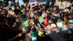 Program Pangan Dunia PBB (World Food Programme/WFP) memperingatkan bahwa stok beberapa bahan makanan penting di Jalur Gaza semakin menipis. (AP Photo/Hatem Ali)