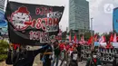Terlihat beberapa peserta membawa atribut pelengkap aksi, mulai bendera, spanduk, hingga seragam sesuai dengan organisasi masing-masing. (Liputan6.com/Angga Yuniar)