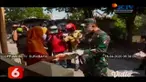 Ratusan paket sembako beserta masker dibagikan kepada warga sekitar wilayah Sidoarjo. Kodim 0816 meyakini warga bahwa TNI bersama masyarakat.