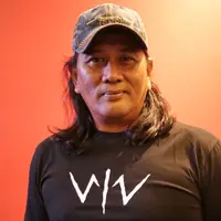 Pemeran Wiro Sableng tahun 1990-an, Herning Sukendro atau lebih dikenal dengan Ken Ken. Saat hadir dalam syukuran jelang dimulainya syuting film Wiro Sableng 212, Ken Ken menjelaskan wasiat dari penulis buku cerita Wiro Sableng. (Adrian Putra/Bintang.com)