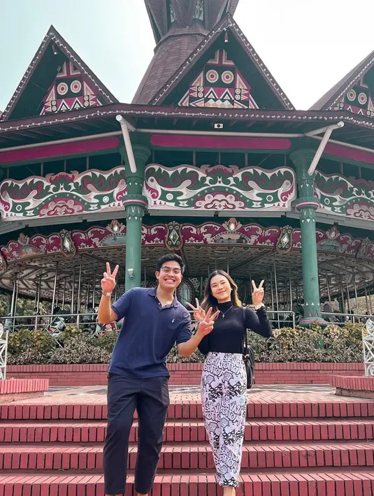 Jerome Polin dan Jessica Jane sering menghabiskan waktu bersama. Netizen pun memberi doa terbaik agar mereka berjodoh. Kecocokan keduanya ini sukses mengundang perhatian publik terlebih karena Jerome dan Jessica kini semakin dekat saja. (Liputan6.com/IG/jeromepolin)