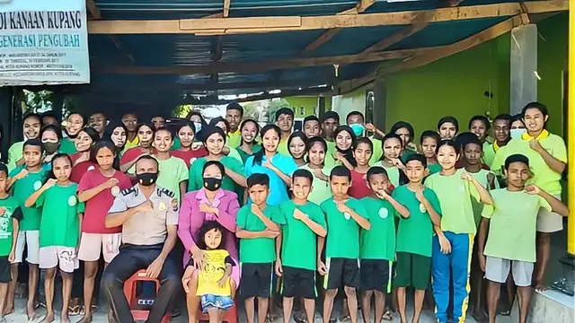 Potret Aipda Yunus Labba Bersama Anak-Anak di Panti Asuhan Generasi Pengubah