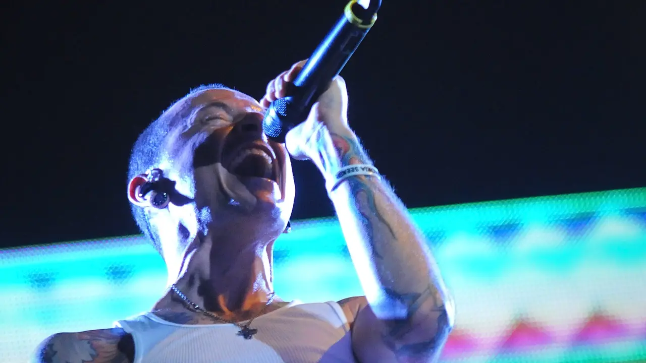 [Bintang] Aksi Panggung Chester Bennington
