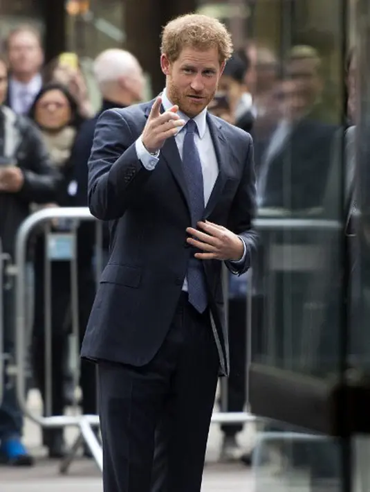 Rumah tersebut berdiri di atas lahan yang sangat luas dengan 8 kamar tidur dan 6 ruang tamu. Sepertinya itu akan menjadi tempat tinggal mereka setelah menikah nanti. (AFP/Bintang.com)