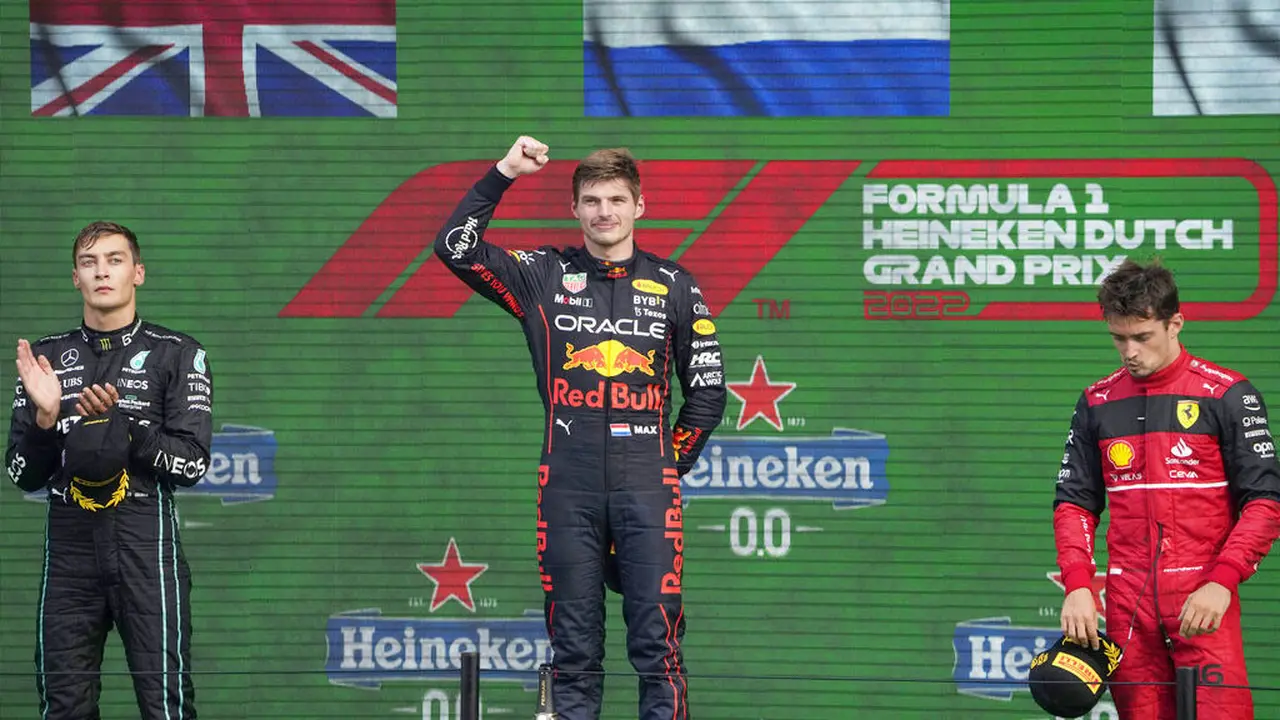 Foto: Hamilton Gagal Podium di F1 GP Belanda, Max Verstappen Kian Dekat Dengan Gelar Juara Dunia