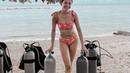 Bersiap diving, Kirana Larasati tampil mengenakan lovely pink nude bikini.