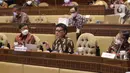 MenPAN-RB Tjahjo Kumolo mengikuti rapat kerja bersama Komisi II DPR di Komplek Parlemen, Jakarta, Kamis (8/4/2021). Dalam rapat tersebut membahas mengenai pandangan pemerintah atas penjelasan DPR terkait RUU tentang ASN serta pembentukan Panja RUU tersebut. (Liputan6.com/Angga Yuniar)