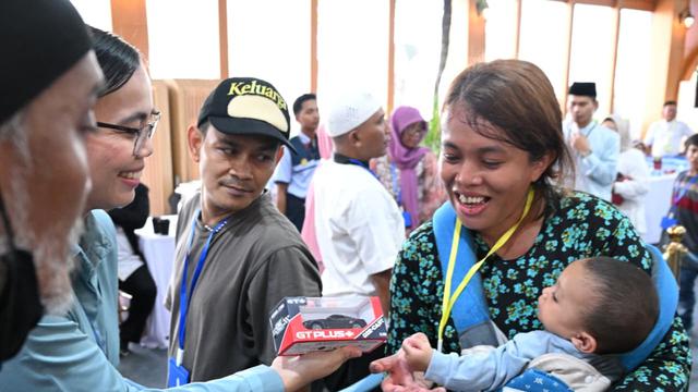 Prabowo Open House di Istana, Anak-Anak Dapat Mainan Mobil hingga Boneka
