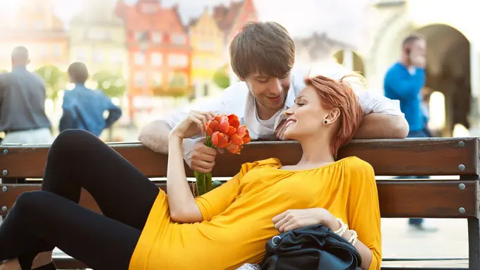 Nggak Cuma Cantik, 5 Hal Ini Juga Bisa Membuat Pria Jatuh Cinta