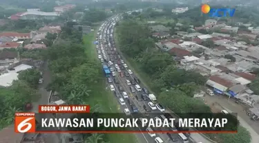 Arus lalu lintas jelang akhir tahun di Puncak, Bogor, tersendat sepanjang 10 kilometer.