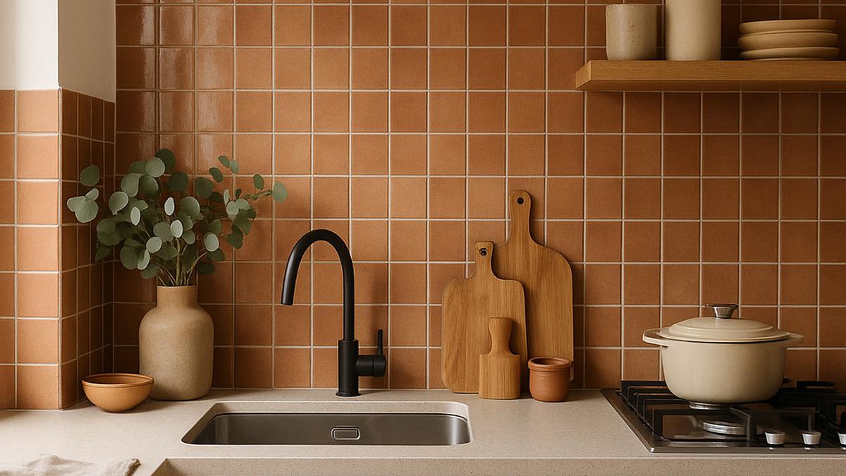7 Ide Dapur dengan Dinding Keramik 2025, Bikin Ruang Masak Makin Estetik