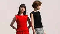 UNIQLO resmi memperkenalkan kolaborasi terbarunya bersama desainer asal Denmark, Cecilie Bahnsen. Mengusung tema “Shapes of Poetry”, koleksi Spring/Summer 2026 ini menghadirkan perpaduan harmonis antara desain romantis khas Bahnsen dengan filosofi LifeWear yang praktis dan fungsional. (foto/dok: uniqlo)
