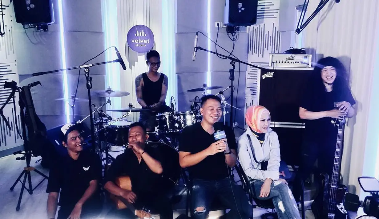 (Instagram/angelelga)