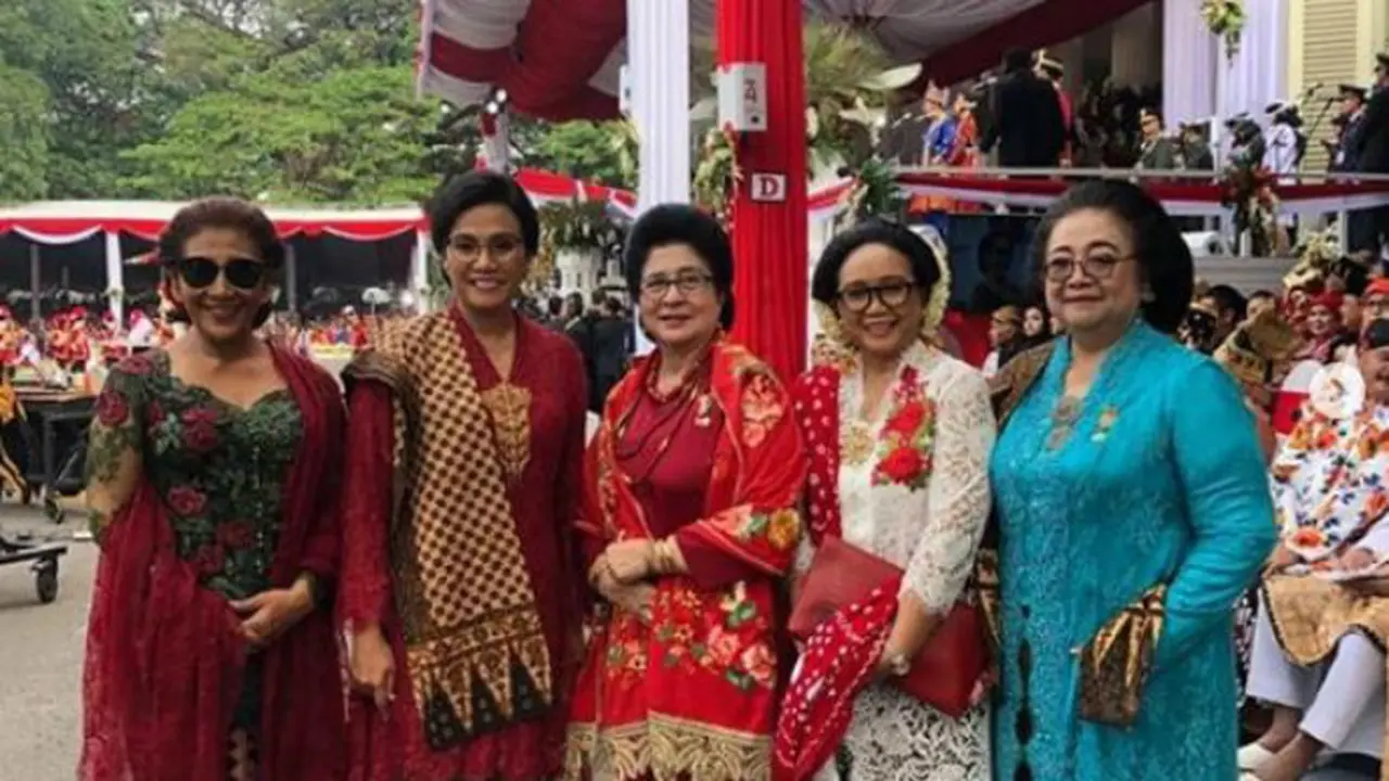 Gaya Menteri Susi Pudjiastuti, Sri Mulyani, Nila Moeloek, Retno Marsudi, dan Siti Nurbaya saat peringatan HUT ke-74 RI di Istana Kepresidenan, pada 17 Agustus 2019.