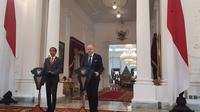 Presiden Jokowi usai melakukan pertemuan dengan Presiden FIFA Gianni Infantino di Istana Merdeka Jakarta, Selasa (18/10/2022). (Liputan6.com/Lizsa Egeham)