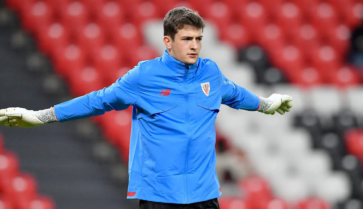 Julen Agirrezabala. Kiper kelahiran Donostia-San Sebastian berusia 21 tahun yang baru saja dipromosikan ke tim senior Athletic Bilbao pada awal musim 2022/2023 setelah sebelumnya bermain bersama tim Athletic Bilbao B ini belum sekalipun membela Timnas senior Spanyol. Saat ini ia dipercaya sebagai bagian skuat Timnas Spanyol U-21 dan telah mengoleksi 5 caps. Meski baru dipromosikan ke tim senior musim ini, ia telah bermain 9 kali bersama tim senior Bilbao pada musim lalu. (twitter/athletic_en)
