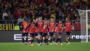 Timnas Spanyol bermain imbang 2-2 kontra Turki pada laga terakhir Grup E kualifikasi Piala Dunia 2026 di Estadio La Cartuja de Sevilla, Rabu (19/11/2025) dini hari WIB. Meski gagal menang, Spanyol tetap berhasil lolos ke putaran final Piala Dunia tahun depan dengan status pemuncak Grup E. (AFP/CRISTINA QUICLER)