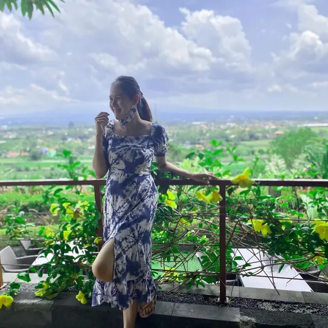 Istri Hamil 4 Bulan Ini 7 Momen Liburan Eza Gionino dan Keluarga Ke Yogyakarta