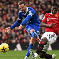 Debut Kobbie Mainoo bersama tim senior Manchester United terjadi pada pekan ke-23 Premier League musim 2022/2023 kontra Leicester City di Old Trafford (19/2/2023). Tampil pada 10 menit terakhir, ia turut membawa MU menang 3-0 atas Leicester City. (AFP/Oli Scarff)
