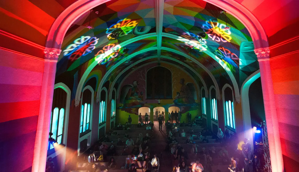 Suasana Gereja Ganja Internasional saat perayaan Hari Ganja Sedunia atau lebih dikenal dengan 4/20 di Denver, Colorado, AS, Jumat (20/4). Sejumlah negara bagian di AS melegalkan ganja untuk hiburan maupun medis. (AFP PHOTO/Jason Connolly)