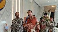 Ketua Umum Partai Gerindra Prabowo Subianto berkunjung ke kantor KEtua Umum Nasdem Surya Paloh. (Liputan6.com/WInda Nelfira)