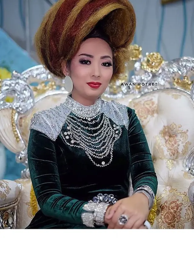 7 Potret Gaya Rambut Seleb Tak Biasa Ini Bikin Geleng Kepala