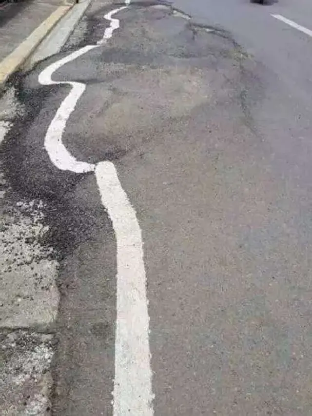 6 Marka Jalan Bentuk Tak Beraturan Ini Nyeleneh Banget, Kocak