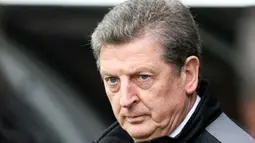 Fulham's manager Roy Hodgson attends the game against West Bromwich Albion during their Premier League football match at Craven Cottage in London, on February 22, 2009. AFP PHOTO/Chris Ratcliffe
