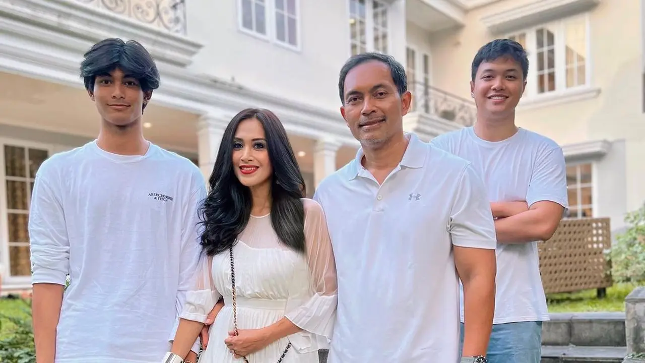 6 Potret Kebersamaan Diah Permatasari Bersama Keluarga yang Tampil Harmonis